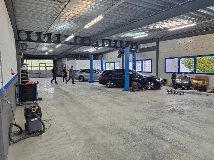Vue de l’atelier CA Motors à Treycovagnes